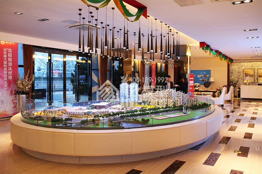 在售楼处看沙盘模型，看懂这几点帮你快速了解房源优劣势！